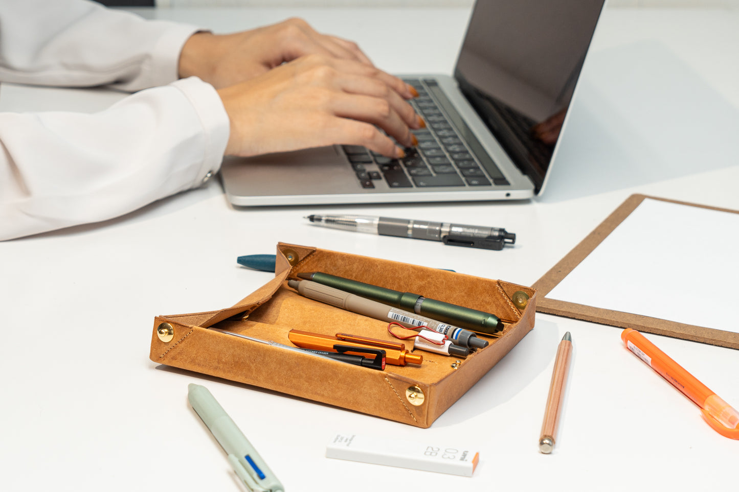 ペントレイにもなるペンケース dritto Pen roll L