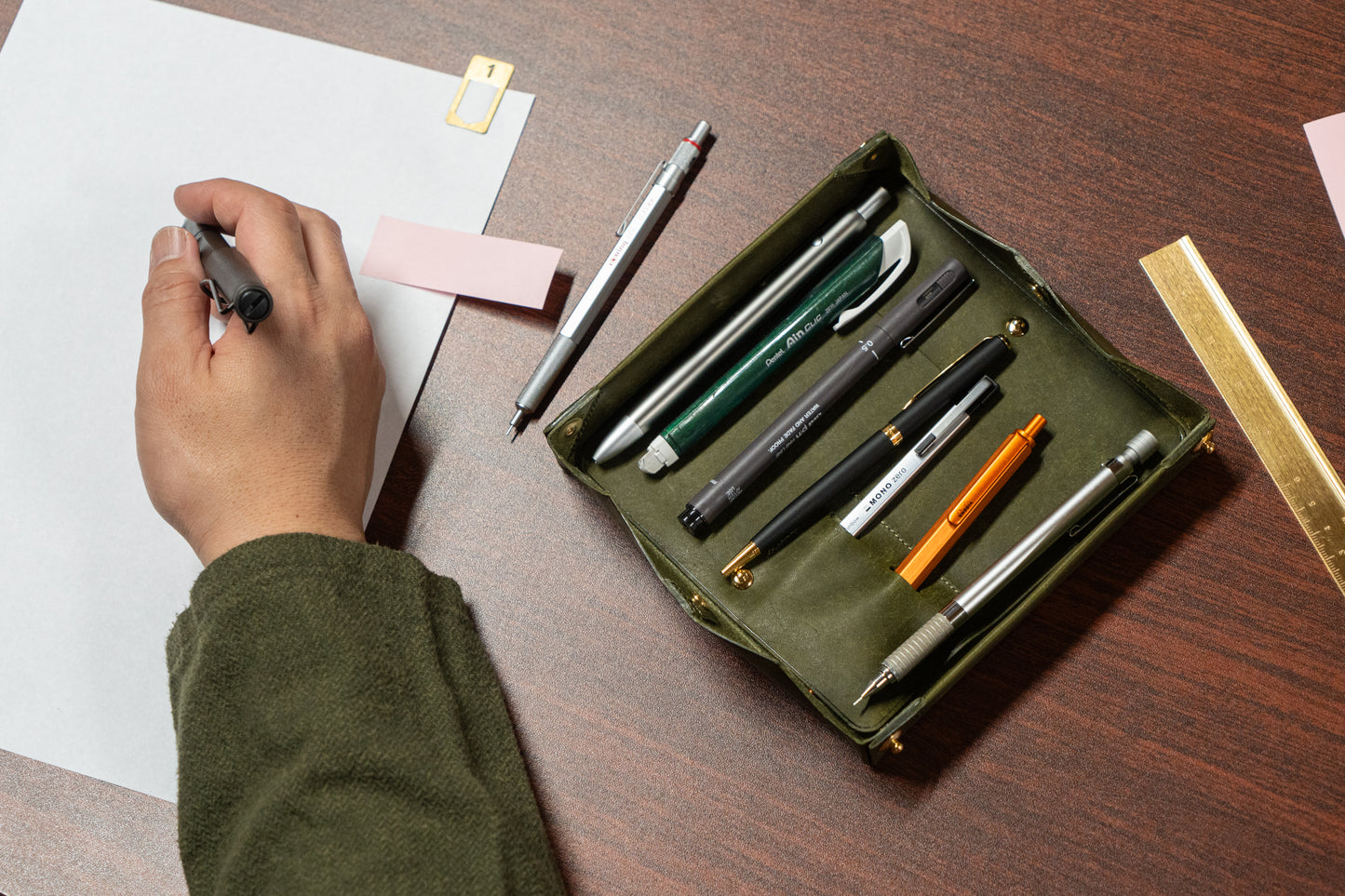 ペントレイにもなるペンケース dritto Pen roll L
