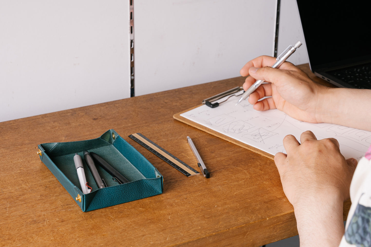 ペントレイにもなるペンケース dritto Pen roll