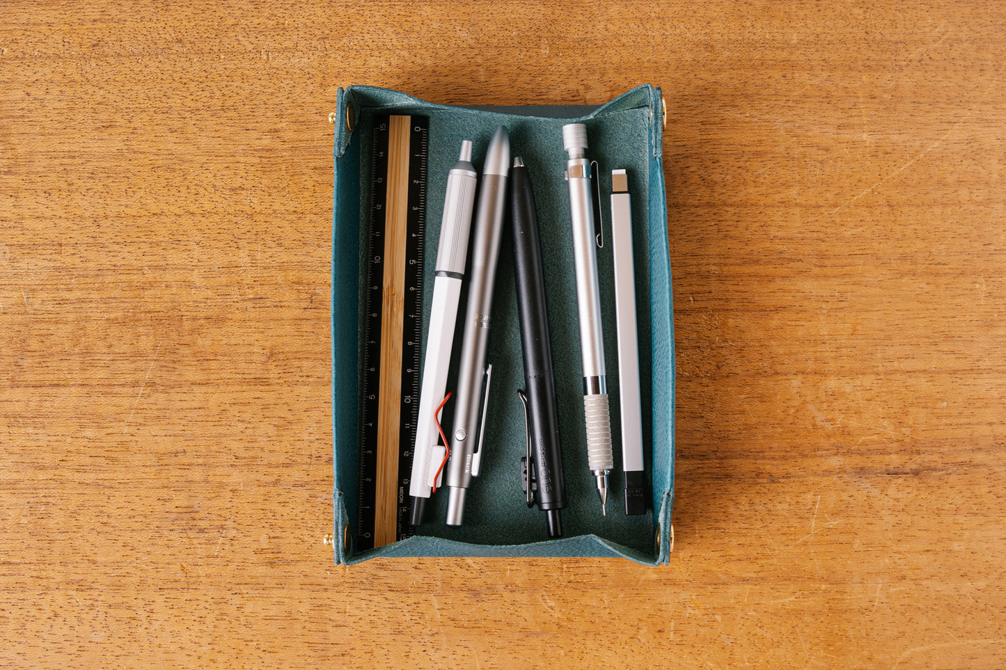 ペントレイにもなるペンケース dritto Pen roll