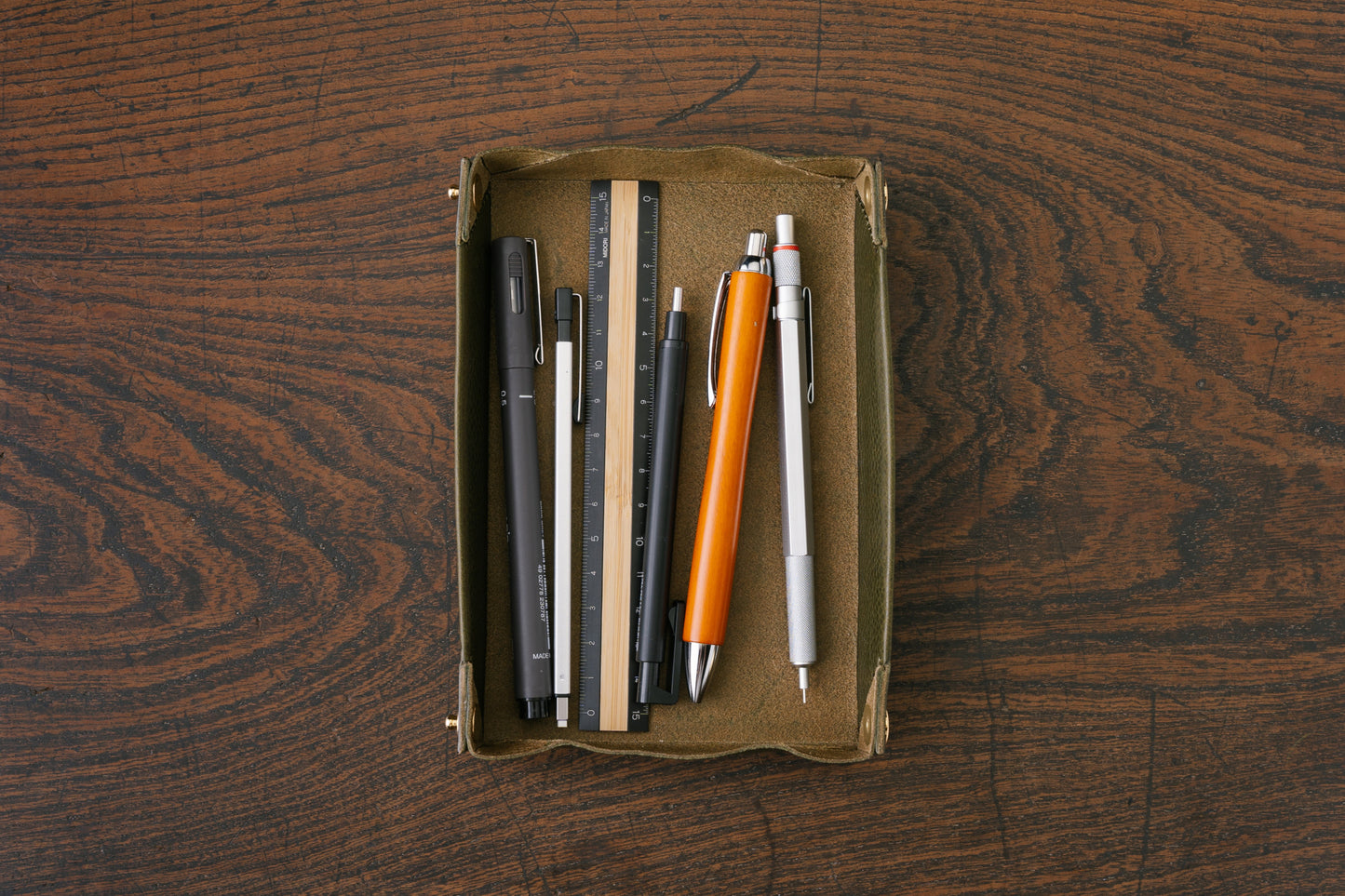 ペントレイにもなるペンケース dritto Pen roll