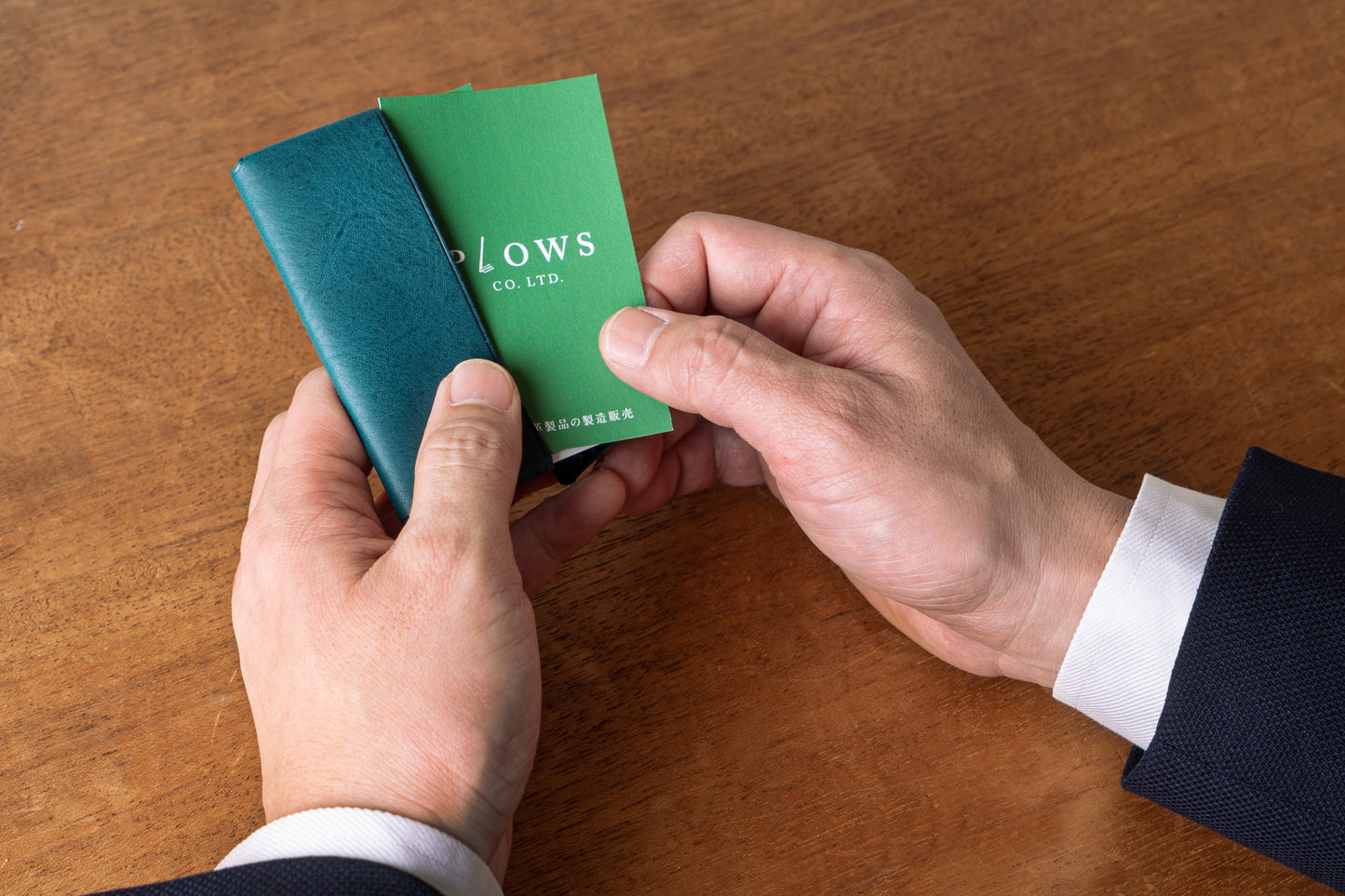 小さく薄い名刺入れ「dritto Card」