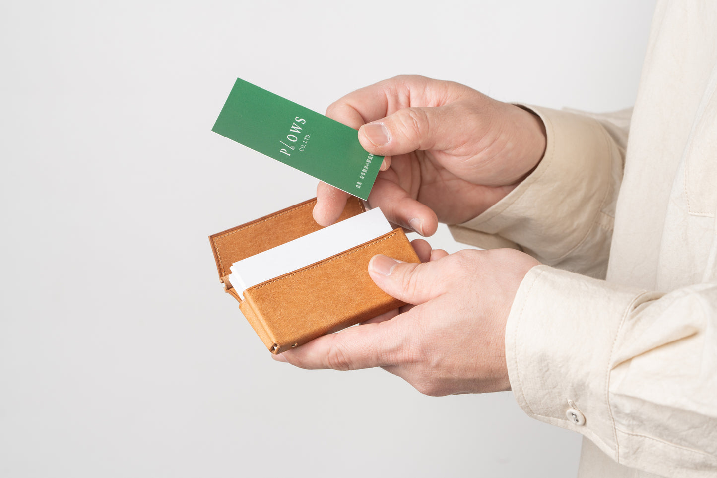 小さく薄い名刺入れ「dritto Card L」